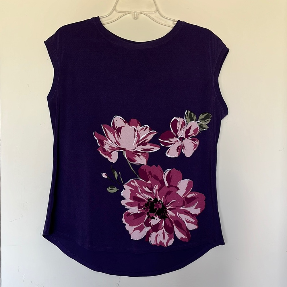 Elle Size S Purple top with Floral detail